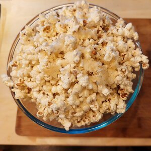miska z popcornem