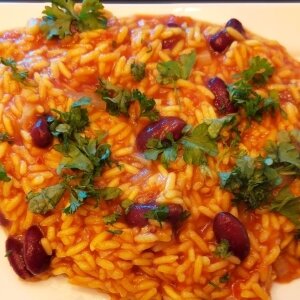 ryż z fasolą w sosie pomidorowym